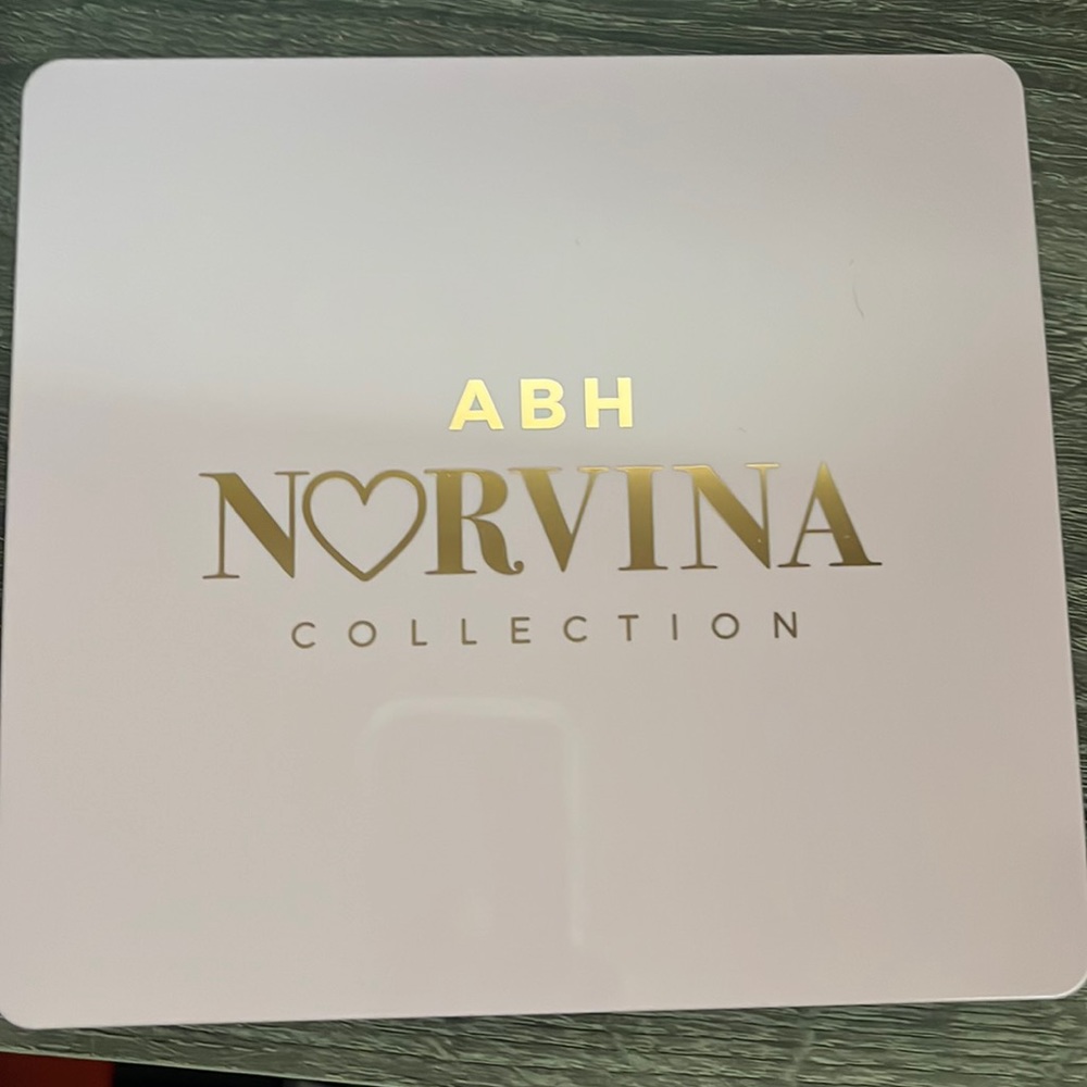 Norvina palette by Anastasia